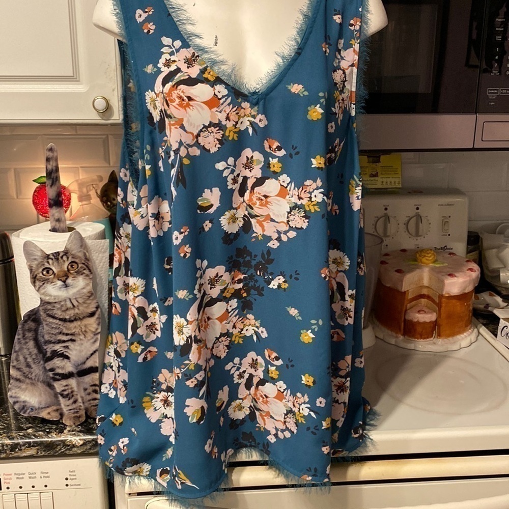R womens Torrid casual fringe sleeveless floral plus size blouse size 3 plus